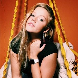 Meet your Posher, Lydia! 🦋